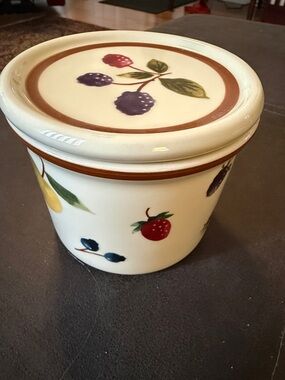 Longaberger fruited melody 1 pint Ceramic Lid crock